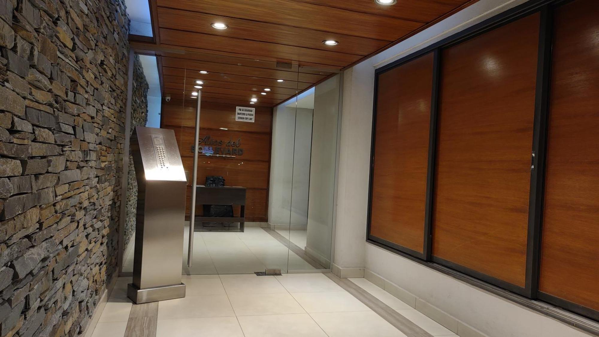 Altos Del Boulevard Apartment *